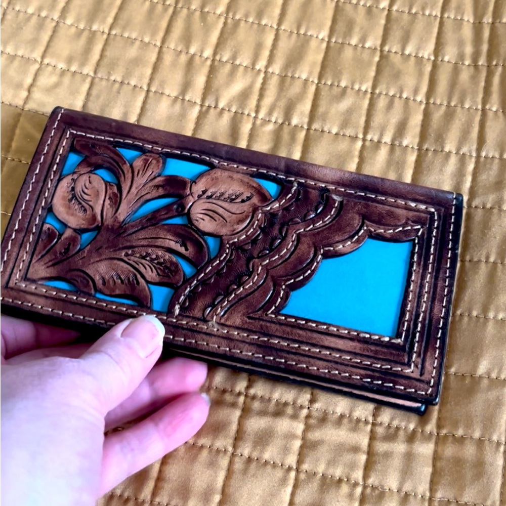 New Hand Made Tooled Leather Wallet with Floral Design - Picture 5 of 12